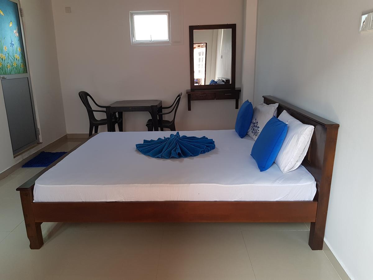 Oasis Beach Hotel Negombo Bagian luar foto