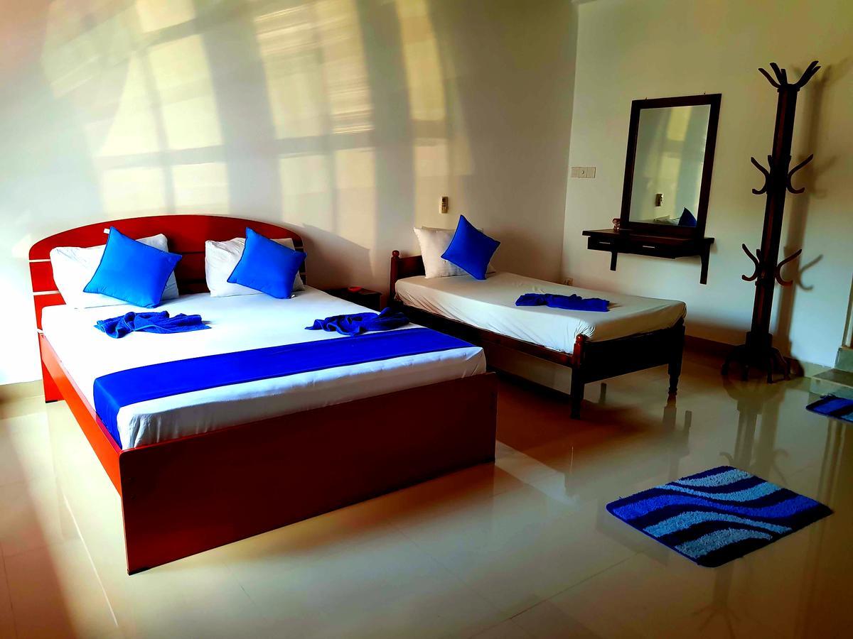 Oasis Beach Hotel Negombo Bagian luar foto