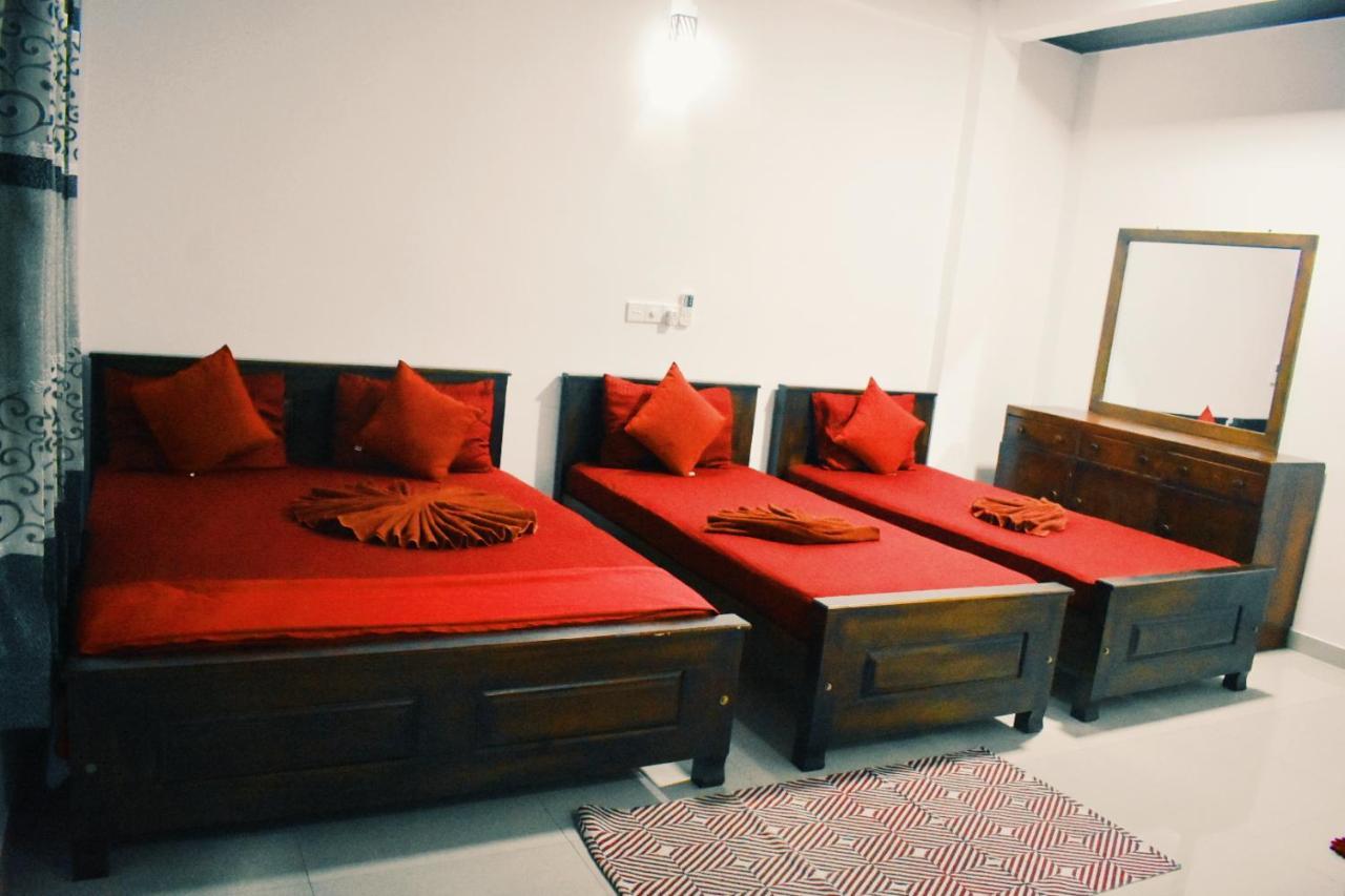 Oasis Beach Hotel Negombo Bagian luar foto