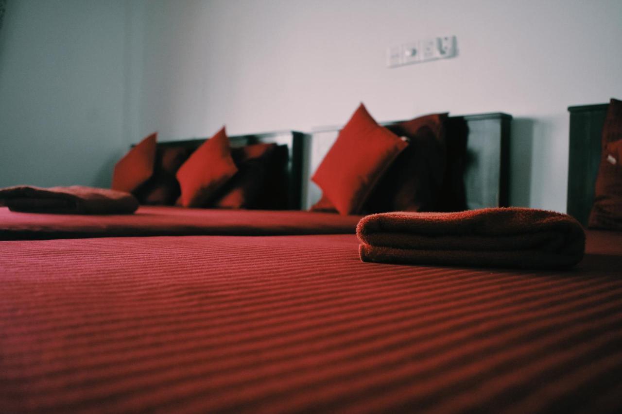 Oasis Beach Hotel Negombo Bagian luar foto